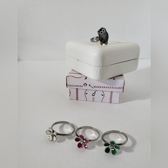 🕳️ Three Flower Ring - With Owl - Picture 9 of 14